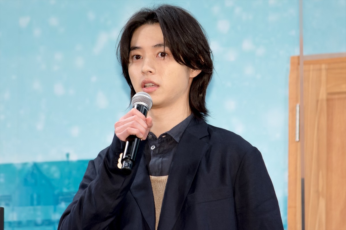 山崎賢人、久々の“ピュアな恋愛”に照れ笑い「ちょっと恥ずかしかったです」