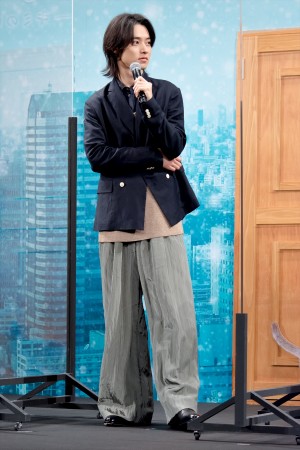 山崎賢人、『夏への扉 ―キミのいる未来へ―』完成報告会イベントに登場