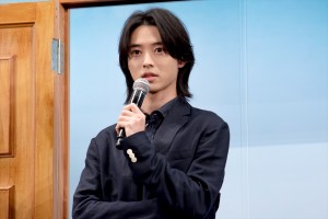山崎賢人、『夏への扉 ―キミのいる未来へ―』完成報告会イベントに登場