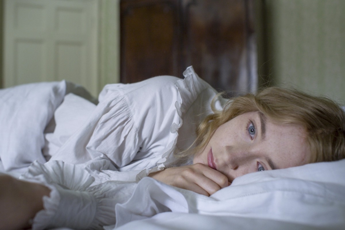 ケイト・ウィンスレットとシアーシャ・ローナンが美しい　『アンモナイトの目覚め』場面写真解禁