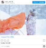 雪の中でのショットを公開　※「鷲見玲奈」インスタグラム