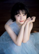 【写真】広瀬すず「ドレス衣装は慣れずにソワソワ」グラビア誌面カット公開