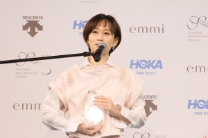 スニーカーベストドレッサー賞 2021 授賞式・記者発表会に登場した前田敦子