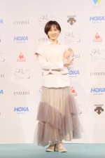 スニーカーベストドレッサー賞 2021 授賞式・記者発表会に登場した前田敦子