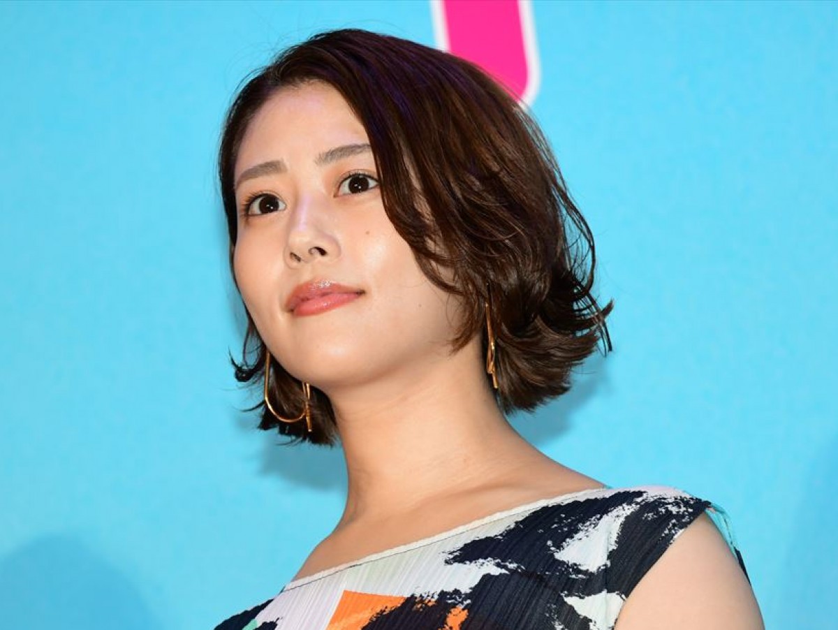 高畑充希、前と後ろでギャップのあるドレス姿に反響