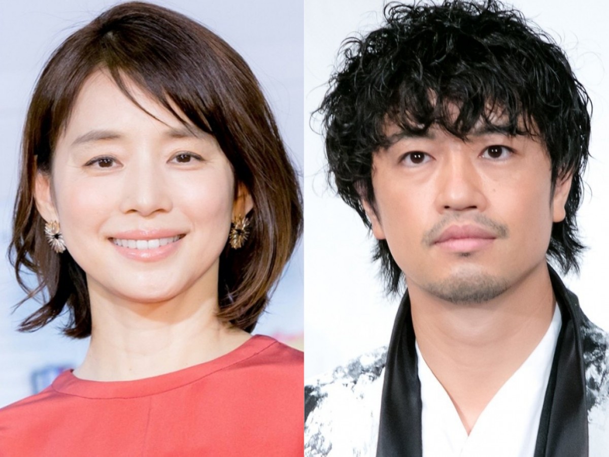 石田ゆり子＆斎藤工 “背中合わせ”2ショット 「美男美女」「素敵なお二人」の声