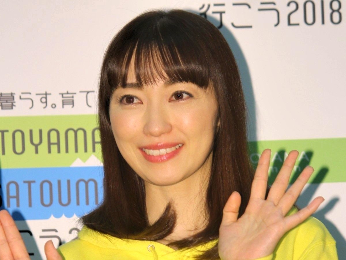 元モー娘。飯田圭織、『うたばん』グッズ公開　ファン興奮「ジョンソン」の書き込み殺到