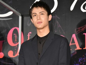 映画『砕け散るところを見せてあげる』完成報告舞台あいさつに登場した中川大志