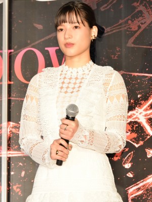 映画『砕け散るところを見せてあげる』完成報告舞台あいさつに登場した石井杏奈