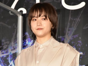 映画『砕け散るところを見せてあげる』完成報告舞台あいさつに登場した松井愛莉