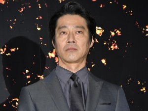 映画『砕け散るところを見せてあげる』完成報告舞台あいさつに登場した堤真一