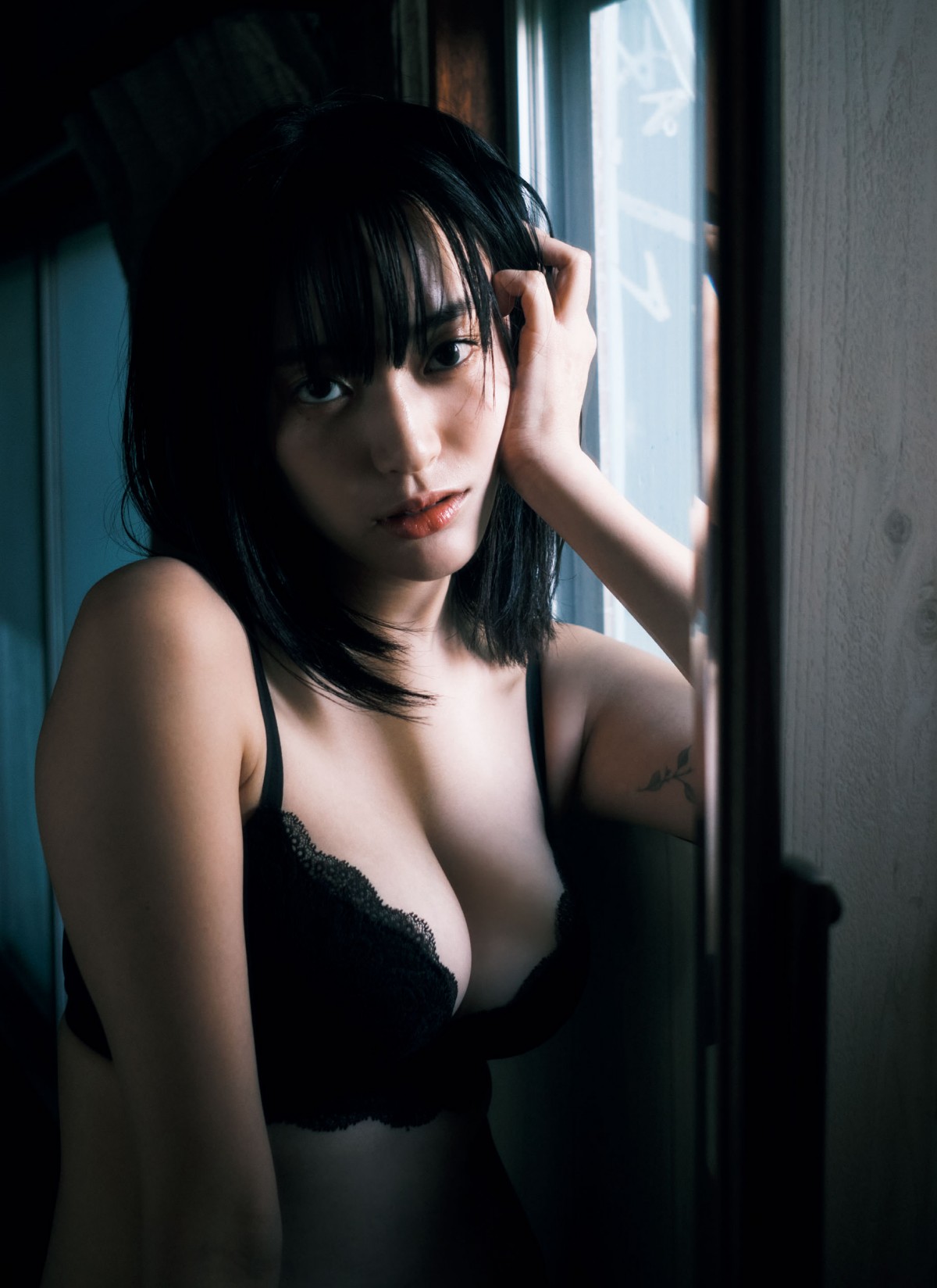 日南響子27歳、6年ぶり撮り下ろしグラビアで“オトナの魅力”発散