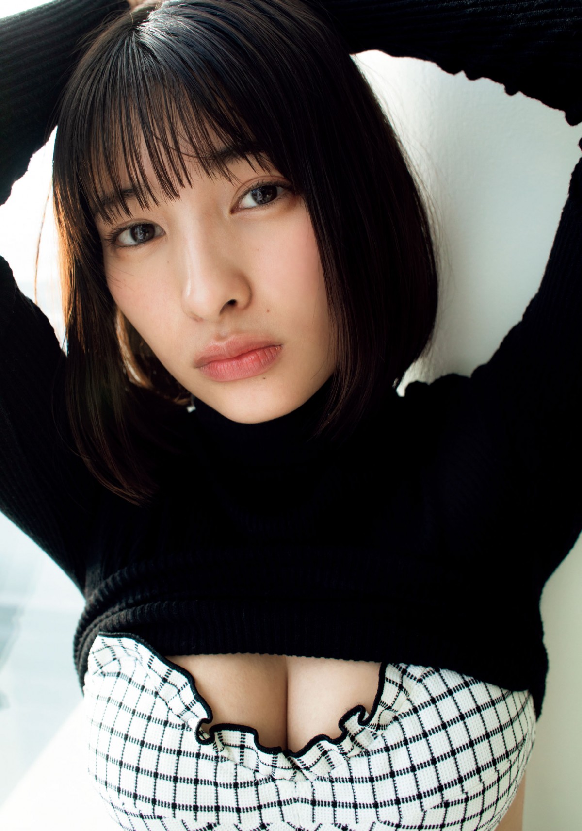 日南響子27歳、6年ぶり撮り下ろしグラビアで“オトナの魅力”発散
