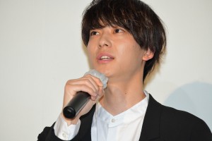 映画『NO CALL NO LIFE』完成披露舞台あいさつに登場した井上祐貴