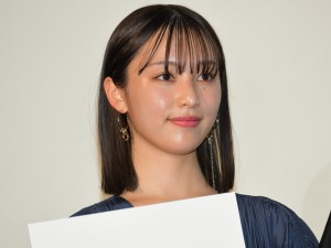 映画『NO CALL NO LIFE』完成披露舞台あいさつに登場した山田愛奈