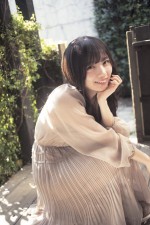 【写真】日向坂46・齊藤京子、“アザトカワイイ表情”も　巻頭10ページグラビア