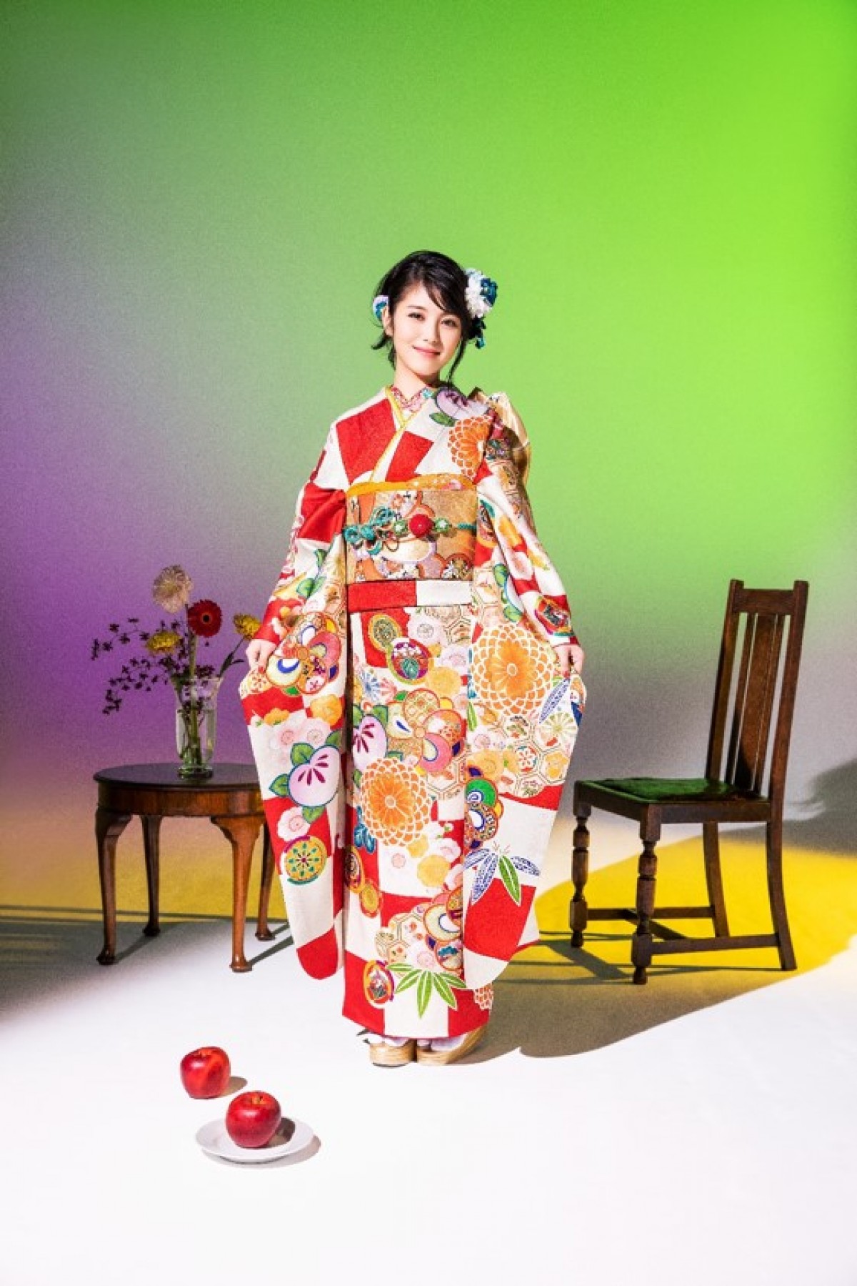 浜辺美波、美しく華麗な振り袖姿　“伝統×最新トレンド”で魅せる5変化