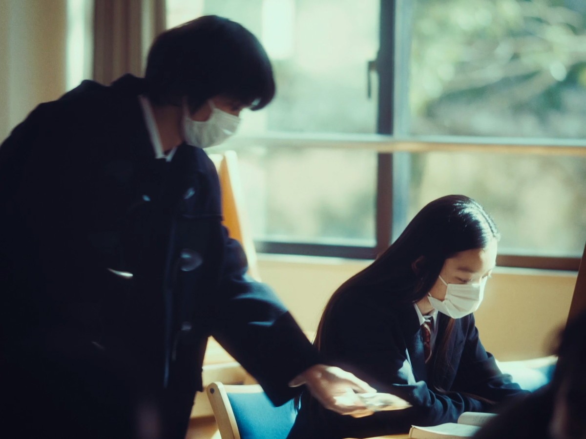 浜辺美波＆まふまふが先生役で出演　高校生の片思いを表現したWebムービー公開