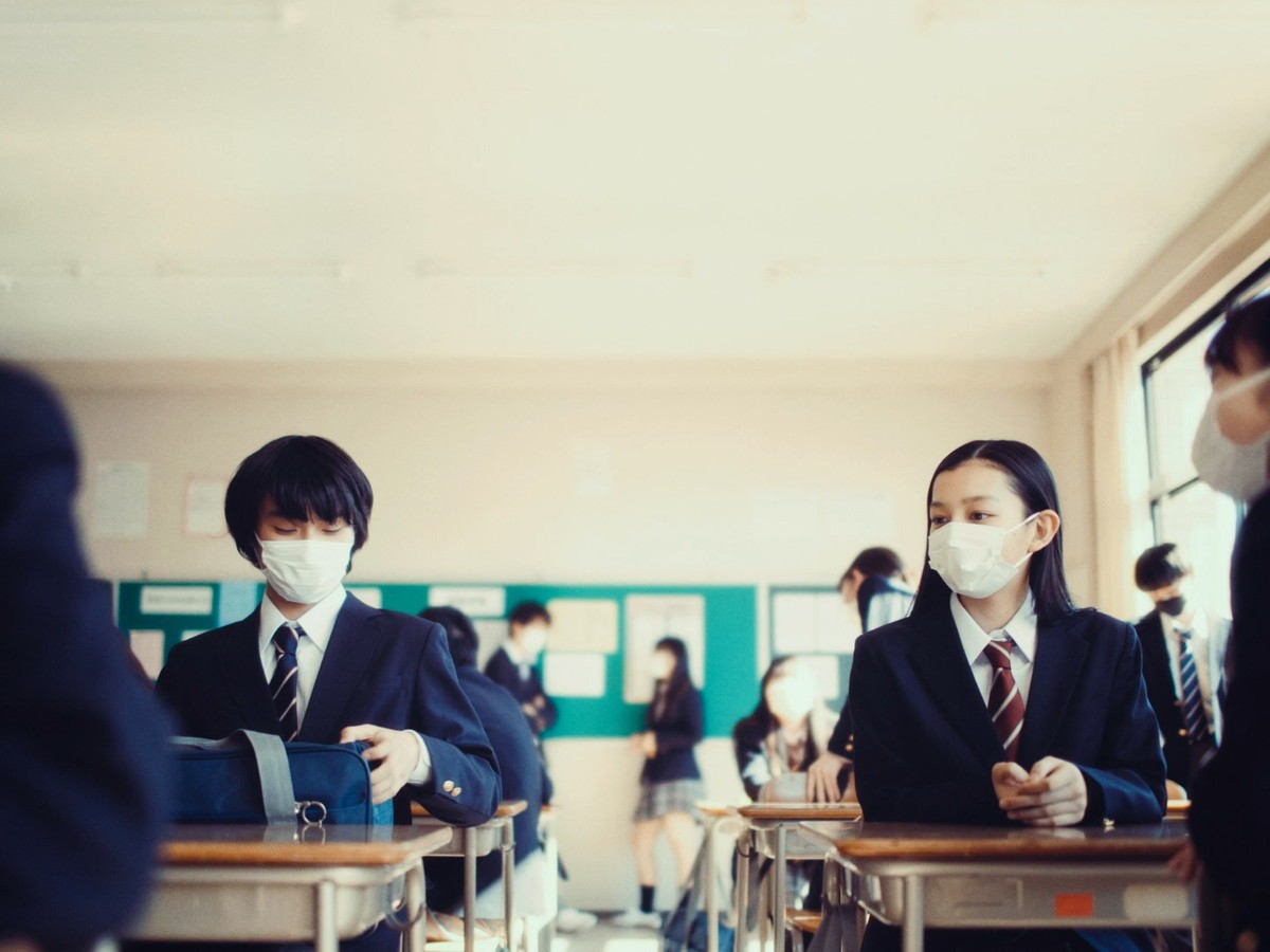 浜辺美波＆まふまふが先生役で出演　高校生の片思いを表現したWebムービー公開
