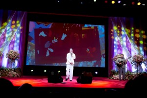 映画『トムとジェリー』プレミアムイベントで主題歌を歌唱した瑛人