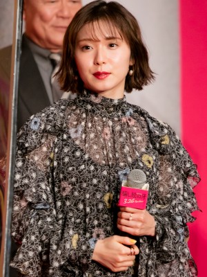 映画『騙し絵の牙』騙し合い開幕式に登場した松岡茉優