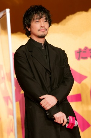 映画『騙し絵の牙』騙し合い開幕式に登場した斎藤工