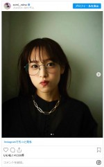 鷲見玲奈、知的な雰囲気あふれる久々のメガネ姿　※「鷲見玲奈」インスタグラム