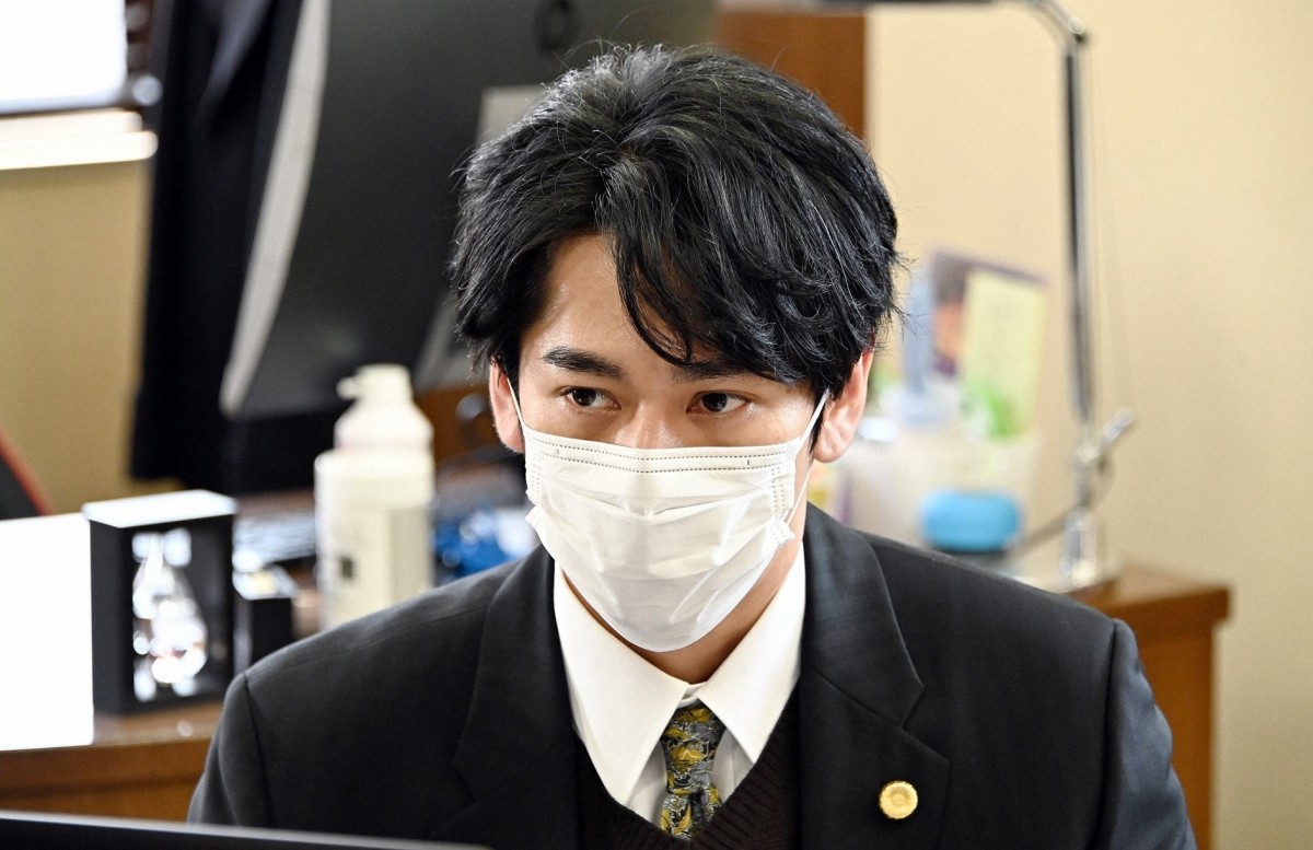 『俺の家の話』“寿一”長瀬智也×“さくら”戸田恵梨香、“山賊抱っこ”からのシュール展開にネット騒然