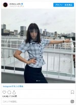 広瀬アリス、制服姿オフショット　※ドラマ『知ってるワイフ』公式インスタグラム