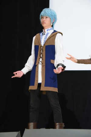 映画『騎士竜戦隊リュウソウジャー 特別編』公開記念舞台あいさつに登壇した綱啓永