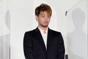 映画『太陽は動かない』公開記念舞台あいさつに登場した竹内涼真