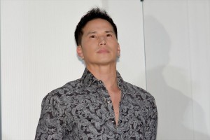 映画『太陽は動かない』公開記念舞台あいさつに登場した市原隼人