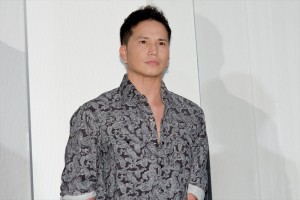 映画『太陽は動かない』公開記念舞台あいさつに登場した市原隼人