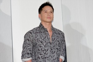 映画『太陽は動かない』公開記念舞台あいさつに登場した市原隼人