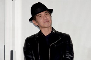 映画『太陽は動かない』公開記念舞台あいさつに登場した佐藤浩市