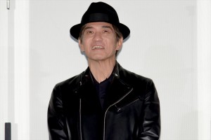 映画『太陽は動かない』公開記念舞台あいさつに登場した佐藤浩市