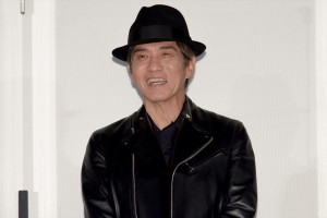 映画『太陽は動かない』公開記念舞台あいさつに登場した佐藤浩市