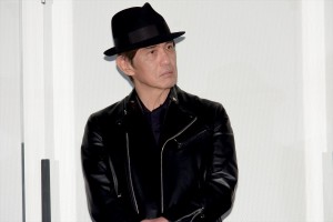 映画『太陽は動かない』公開記念舞台あいさつに登場した佐藤浩市