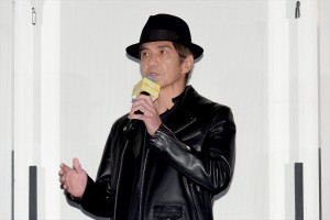 映画『太陽は動かない』公開記念舞台あいさつに登場した佐藤浩市