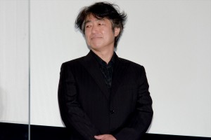 映画『太陽は動かない』公開記念舞台あいさつに登場した羽住英一郎監督