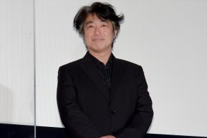 映画『太陽は動かない』公開記念舞台あいさつに登場した羽住英一郎監督