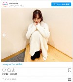 部屋の隅で三角座りする姿もかわいい　※『あざとくて何が悪いの？』公式インスタグラム