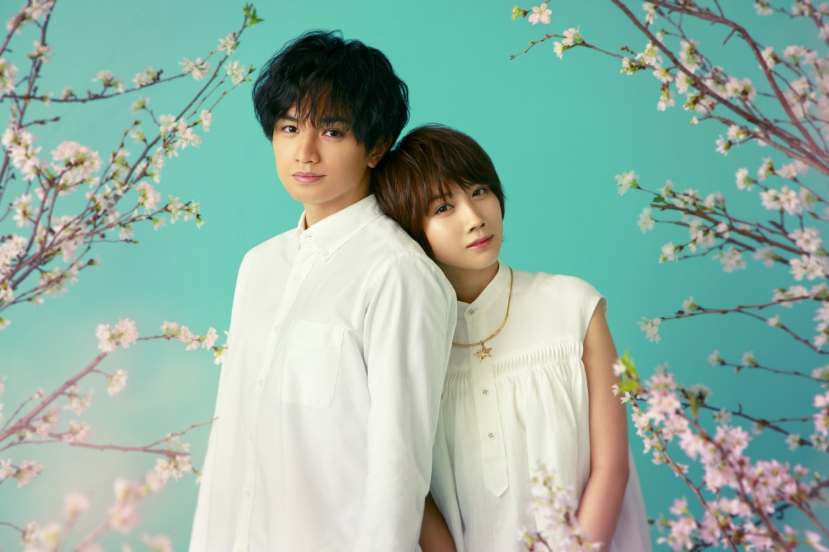 Netflix映画『桜のような僕の恋人』に主演する中島健人&共演の松本穂香 特別写真