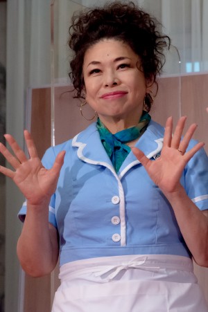 ミュージカル『ウェイトレス』初日囲み取材に登場した浦嶋りんこ