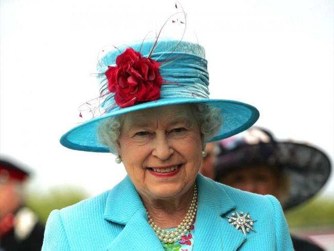 英エリザベス女王、ヘンリー王子とメーガン妃のインタビューに声明発表