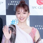 【写真】山本舞香、キャミソール姿の自撮り写真に反響「美しすぎ」「肌きれい」