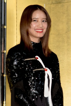 映画『ブレイブ ‐群青戦記‐』公開初日舞台あいさつに登場した山崎紘菜