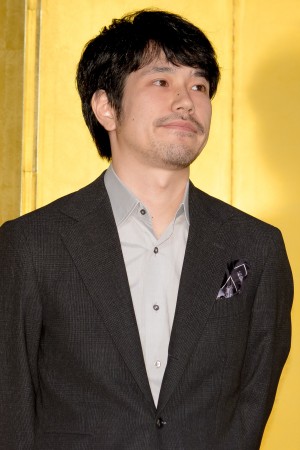 映画『ブレイブ ‐群青戦記‐』公開初日舞台あいさつに登場した松山ケンイチ