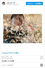 上野樹里、花に囲まれ満面スマイル　※「上野樹里」インスタグラム