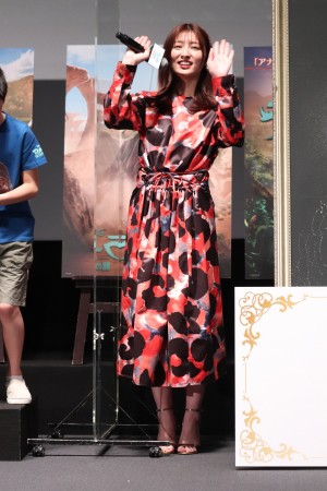 映画『ラーヤと龍の王国』大ヒット記念舞台あいさつに登場した吉川愛